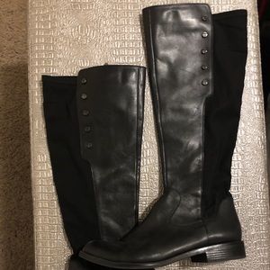 Sheik and practical black boots. Like New